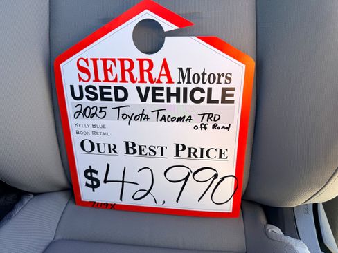 Used 2025 Toyota Tacoma TRD Off-Road image 9