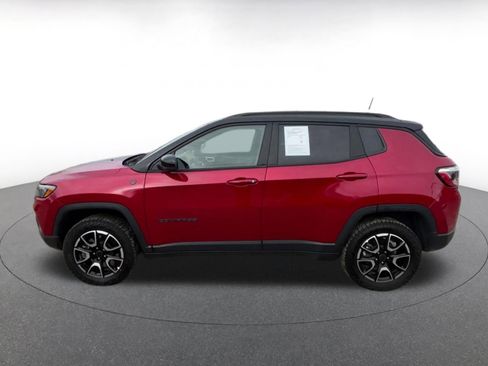 Used 2025 Jeep Compass Trailhawk image 9