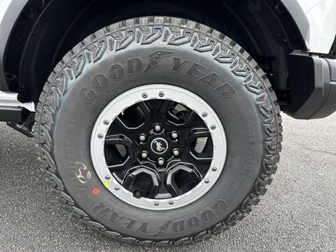 New 2025 Ford Bronco Badlands image 14
