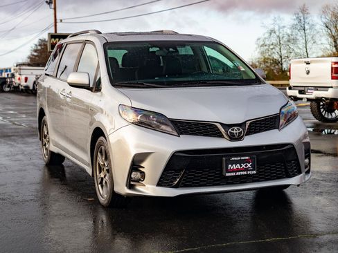 Used 2020 Toyota Sienna SE AWD/4WD image 2