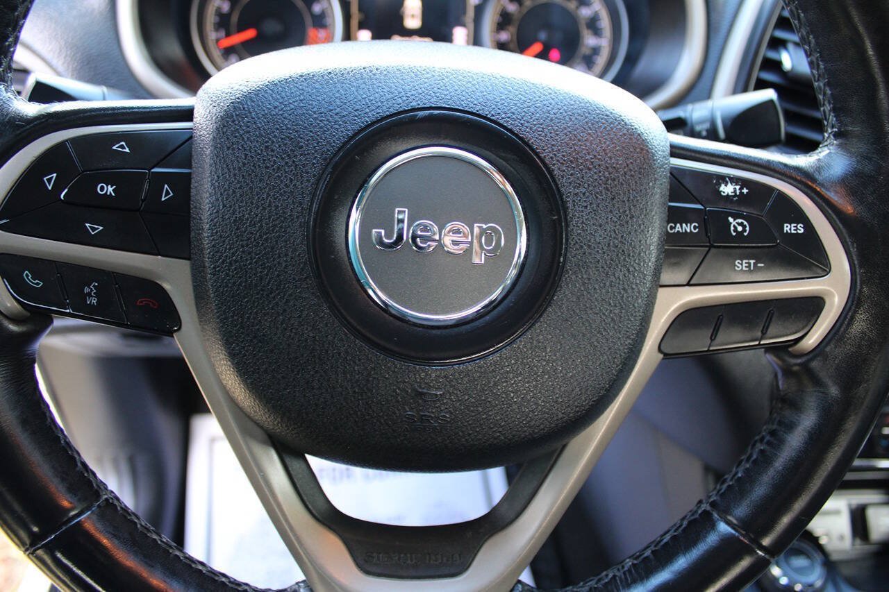 Used 2015 Jeep Cherokee Latitude w/ Comfort/Convenience Group AWD/4WD image 30