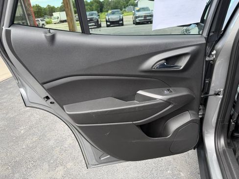 Used 2025 Chevrolet Trax LT FWD image 16