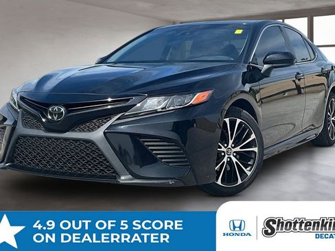 Used 2020 Toyota Camry SE image 1