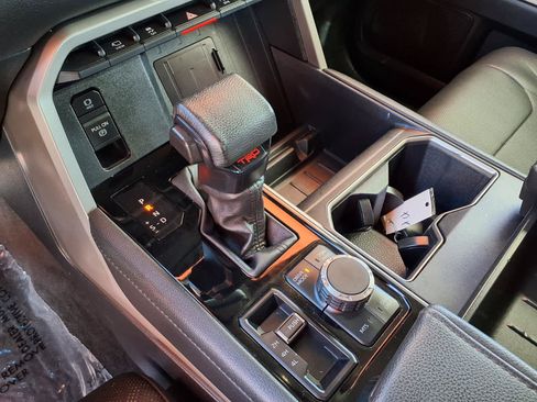 Used 2024 Toyota Tundra Limited w/ TRD Off-Road Package AWD/4WD image 27