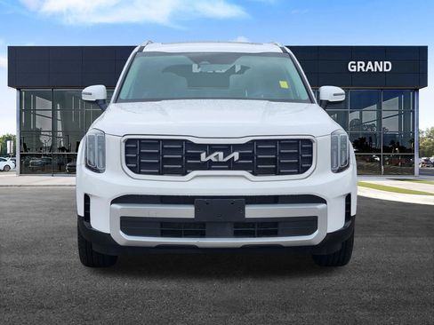Certified 2024 Kia Telluride S w/ S Sunroof Package AWD/4WD image 4