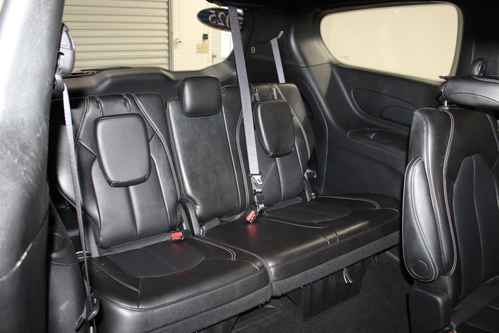Used 2025 Chrysler Pacifica Select FWD image 32