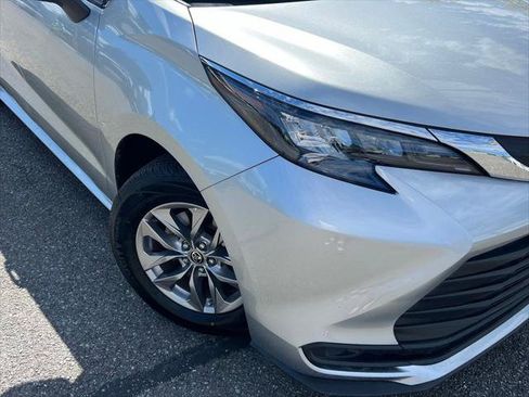 Certified 2025 Toyota Sienna LE FWD image 2