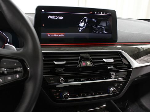 Certified 2023 BMW 530i xDrive w/ Premium Package image 9