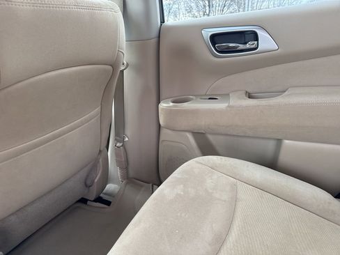 Used 2015 Nissan Pathfinder SV image 17