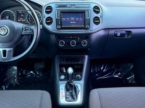 Used 2018 Volkswagen Tiguan Limited w/ Premium Package image 24