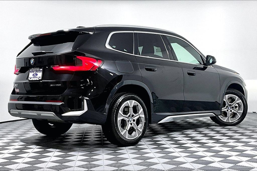 Used 2025 BMW X1 xDrive28i AWD/4WD image 12