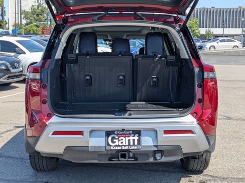 Used 2024 Nissan Pathfinder Platinum w/ Cargo Package image 31