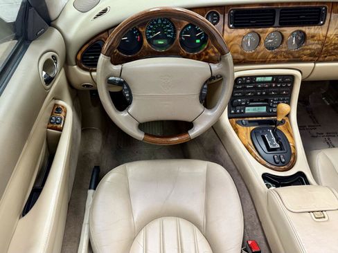 Used 2001 Jaguar XK8 Convertible RWD image 2