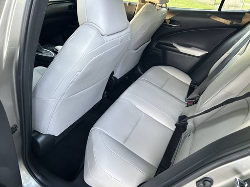 Used 2019 Lexus UX 200 w/ Premium Package FWD image 18
