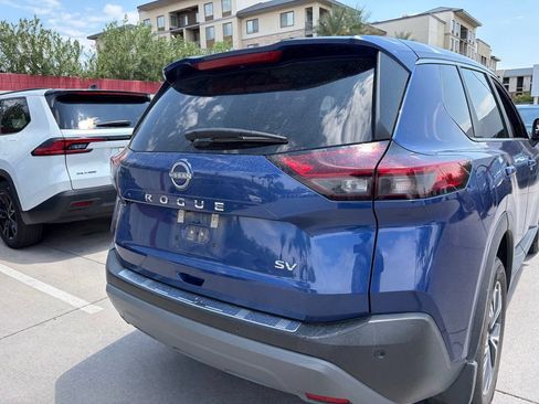 Used 2023 Nissan Rogue SV FWD image 4