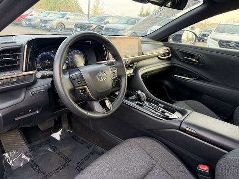 Used 2024 Toyota Crown XLE image 16