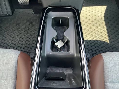 Certified 2025 Volkswagen ID.4 Pro AWD/4WD image 14