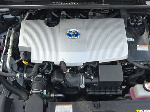 Used 2022 Toyota Prius L Eco FWD image 33