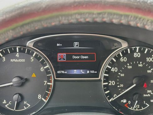 Used 2019 Nissan Pathfinder SL FWD image 10