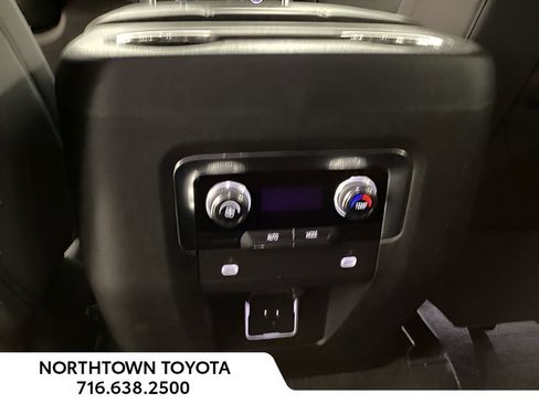 Used 2023 GMC Yukon SLE w/ Gmc Pro Safety Plus Package AWD/4WD image 12