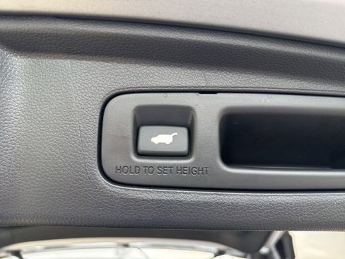 Certified 2025 Honda CR-V Sport Touring image 9