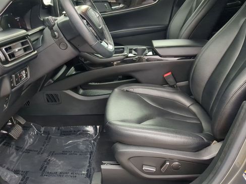Used 2023 Lincoln Nautilus FWD w/ Premium Package image 10