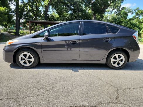Used 2013 Toyota Prius Two FWD image 4