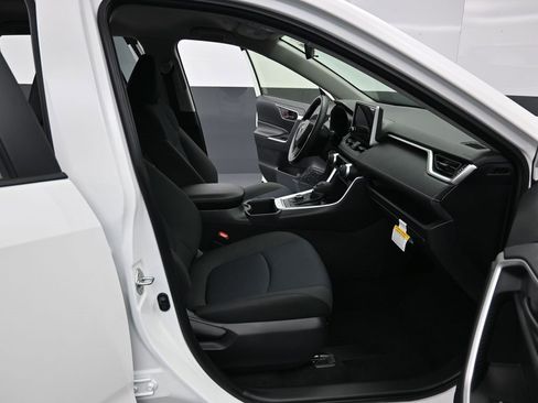 Certified 2025 Toyota RAV4 LE image 31