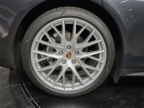 Used 2019 Porsche Panamera 4 image 29