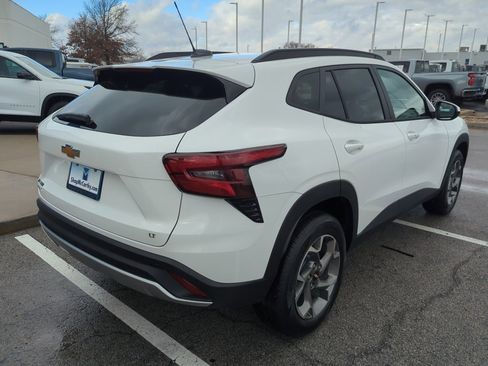 New 2026 Chevrolet Trax LT w/ Sunroof Package image 7