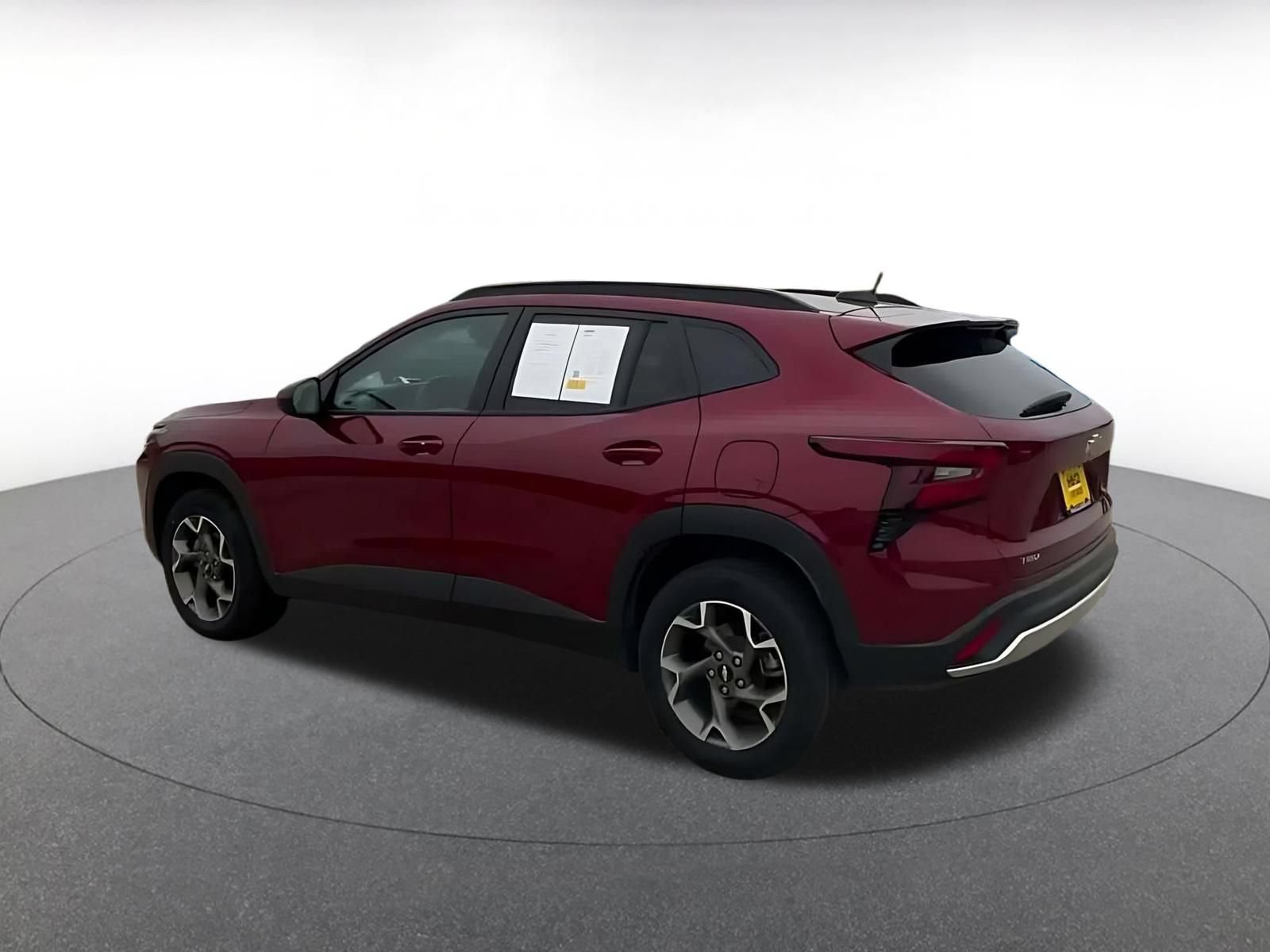 Used 2025 Chevrolet Trax LT w/ LT Convenience Package FWD image 9