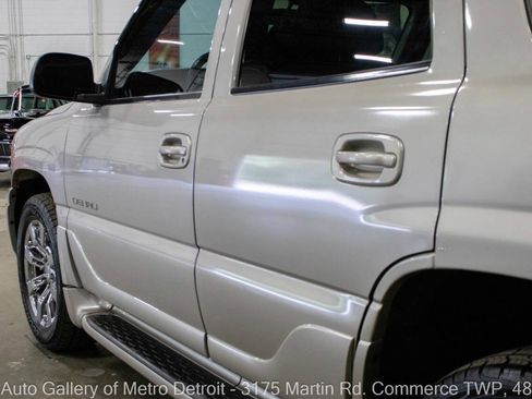 Used 2005 GMC Yukon Denali AWD/4WD image 22