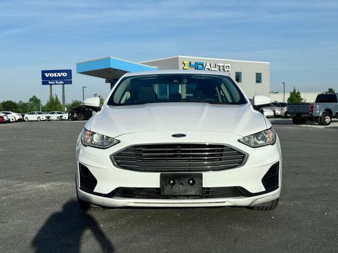 Used 2019 Ford Fusion SE image 3