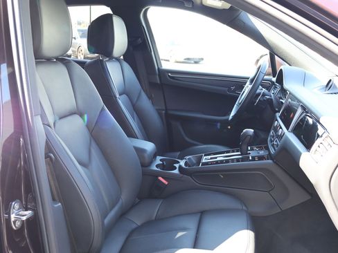 Certified 2026 Porsche Macan AWD/4WD image 27