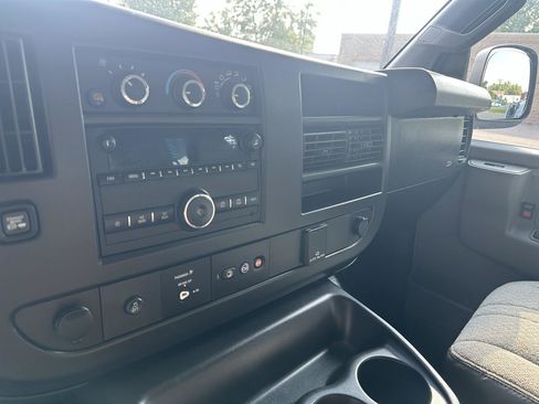 Used 2019 Chevrolet Express 3500 w/ Driver Convenience Package RWD image 5