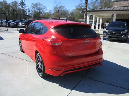 Used 2015 Ford Focus SE w/ SE Sport Package image 5
