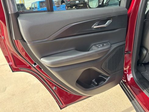 New 2025 Jeep Grand Cherokee Altitude RWD image 17