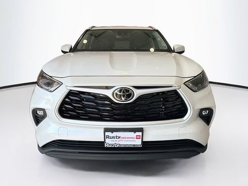 Certified 2026 Toyota Highlander XLE AWD/4WD image 2