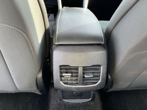 Used 2017 Ford Fusion SE w/ Fusion SE Technology Package FWD image 22