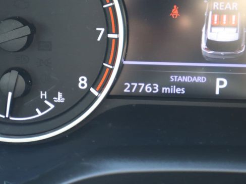 Used 2023 Nissan Rogue SV FWD image 10