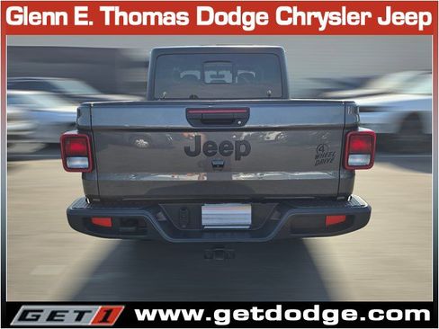Certified 2021 Jeep Gladiator Willys image 8