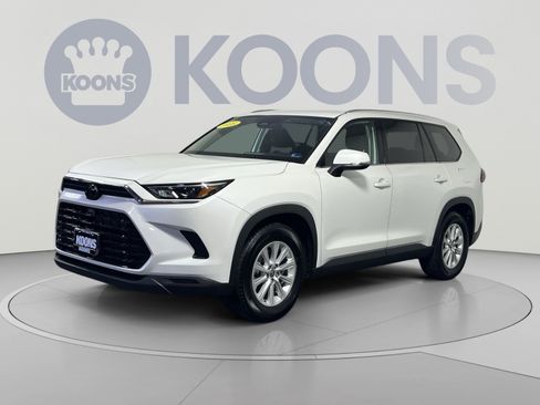 Used 2025 Toyota Grand Highlander AWD image 1