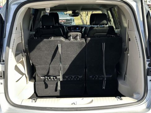 Used 2024 Chrysler Pacifica Touring-L image 14