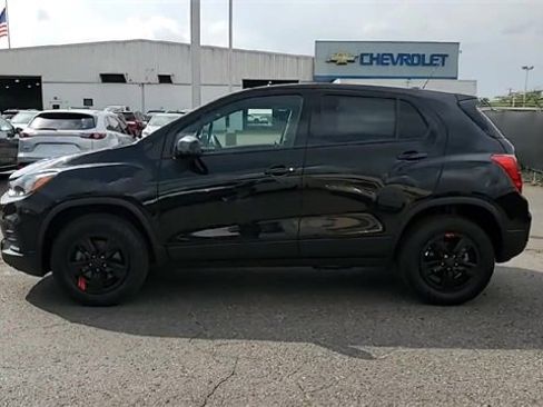 Certified 2022 Chevrolet Trax LS w/ Tint and Cruise Package image 5