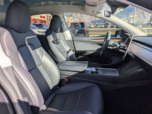 Used 2024 Tesla Model Y Long Range image 27