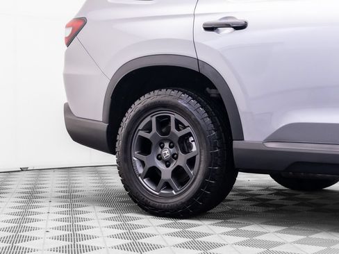 Certified 2025 Honda Pilot TrailSport image 32