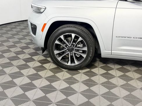 Used 2023 Jeep Grand Cherokee L Overland AWD/4WD image 12
