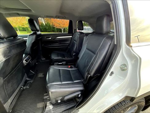 Used 2019 Toyota Highlander XLE image 15
