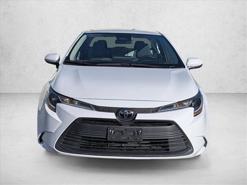Used 2023 Toyota Corolla LE image 2
