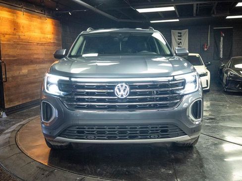 Used 2025 Volkswagen Atlas SE FWD image 4